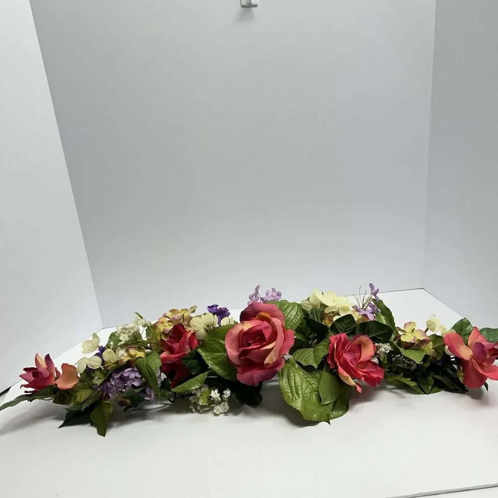 Home Interiors & Gifts faux silk floral swag.